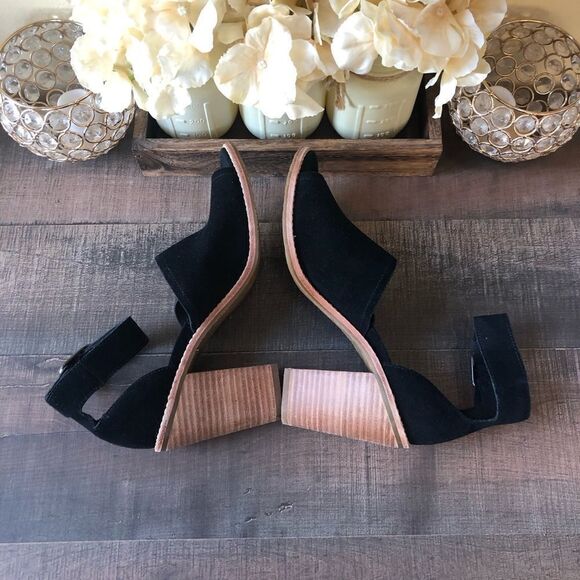 Ugg Aja Ankle Strap Block Heels - Picture 5 of 8